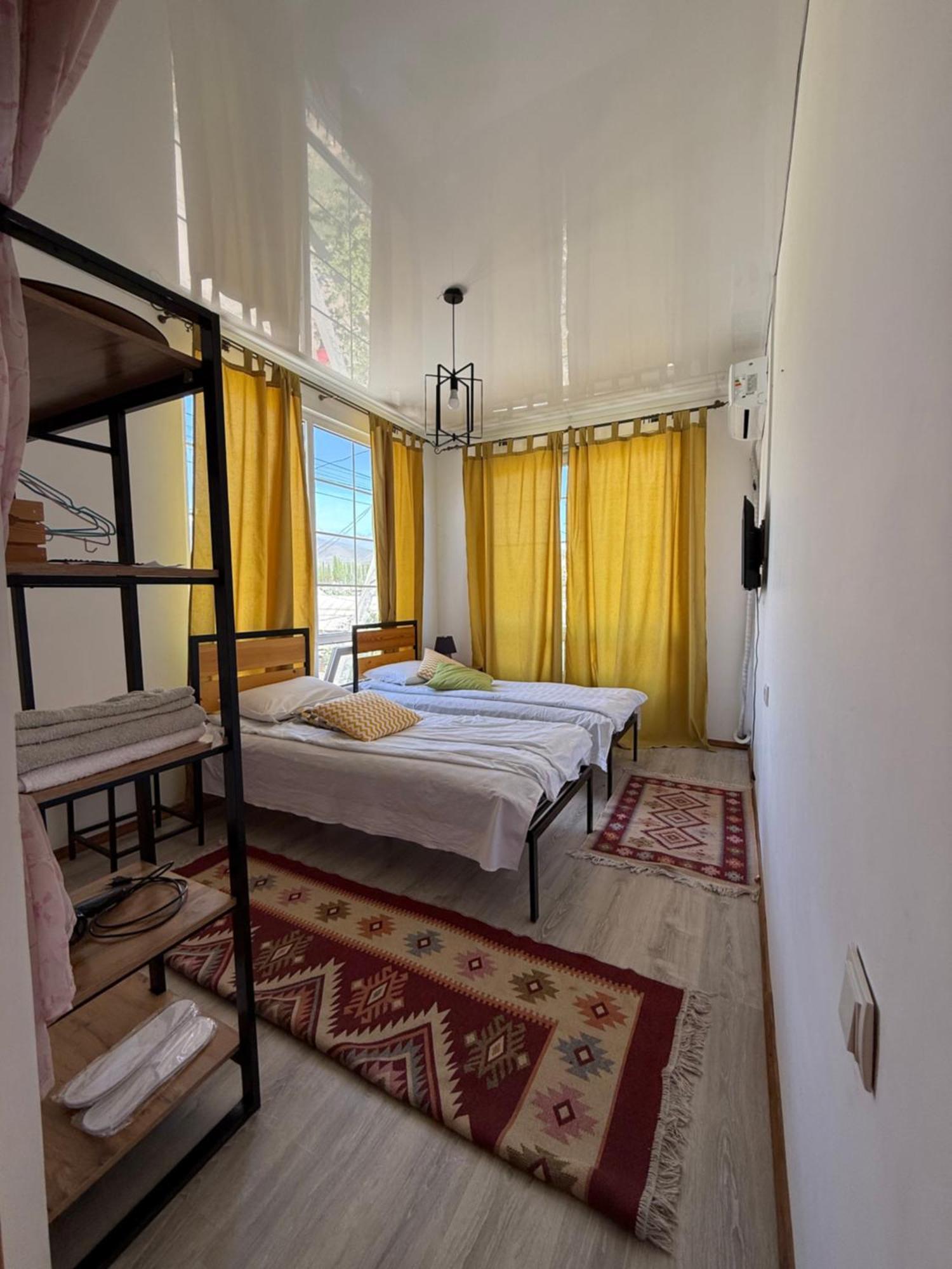 Family Guest House Cholpon-Ata Esterno foto